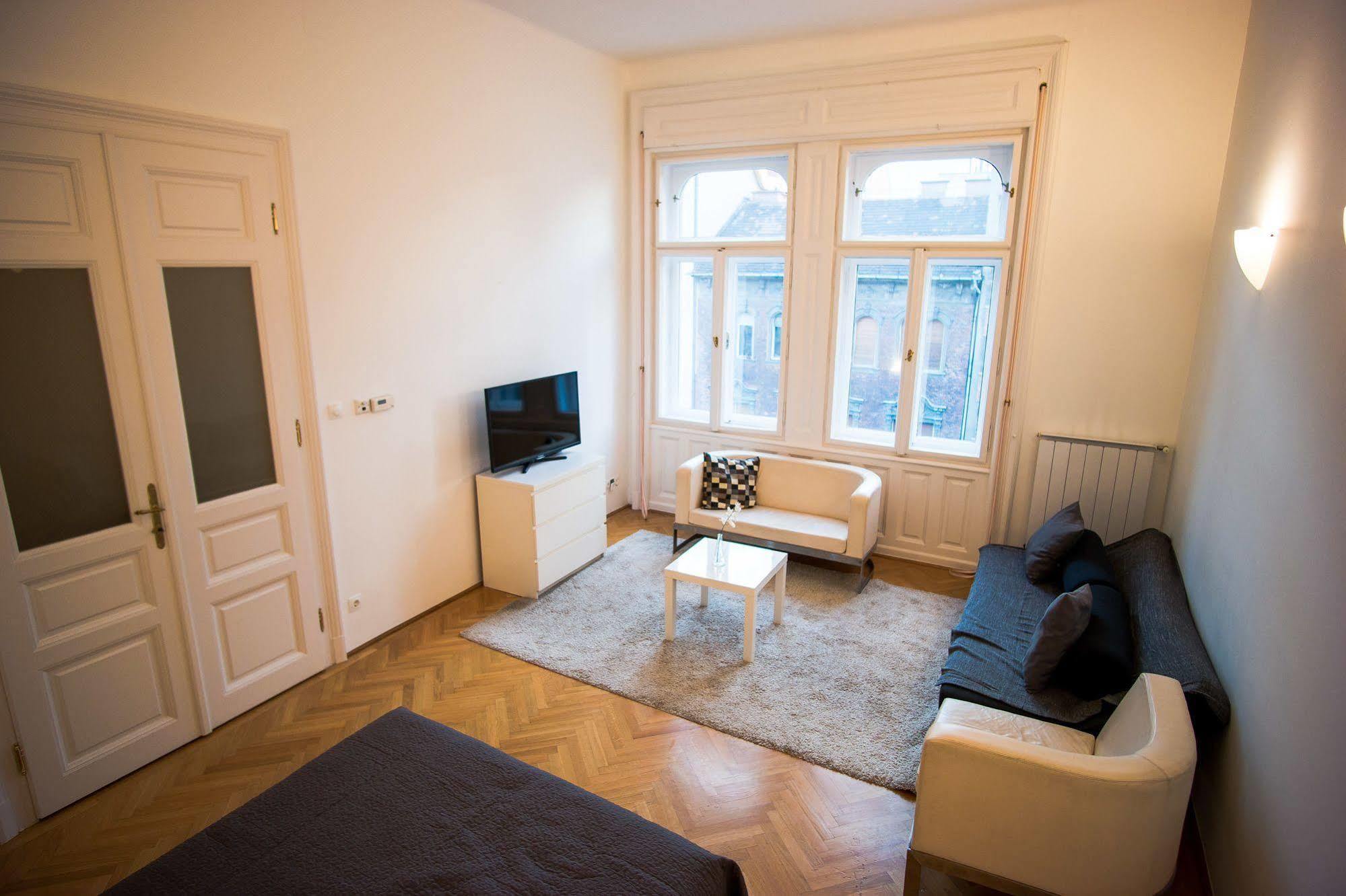 Opera Guest house 2*
